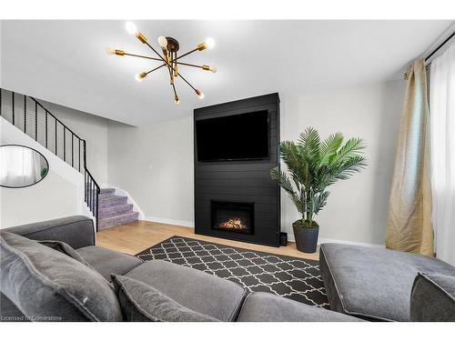 88-2001 Bonnymede Drive, Mississauga, ON - Indoor Photo Showing Living Room With Fireplace