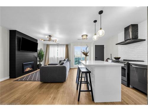 88-2001 Bonnymede Drive, Mississauga, ON - Indoor Photo Showing Kitchen With Fireplace With Upgraded Kitchen