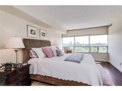 #1505-6 Willow Street, Waterloo, ON - Indoor Photo Showing Bedroom