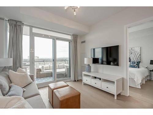 1407-2025 Maria Street, Burlington, ON - Indoor Photo Showing Living Room