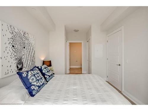 1407-2025 Maria Street, Burlington, ON - Indoor Photo Showing Bedroom