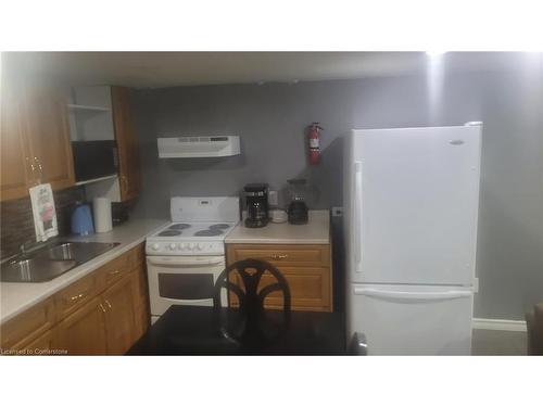 60 Chelsea Street, St. Catharines, ON - Indoor Photo Showing Kitchen