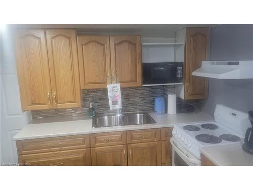 60 Chelsea Street, St. Catharines, ON - Indoor Photo Showing Kitchen