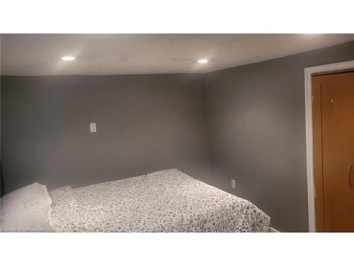 60 Chelsea Street, St. Catharines, ON - Indoor Photo Showing Bedroom