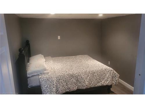 60 Chelsea Street, St. Catharines, ON - Indoor Photo Showing Bedroom