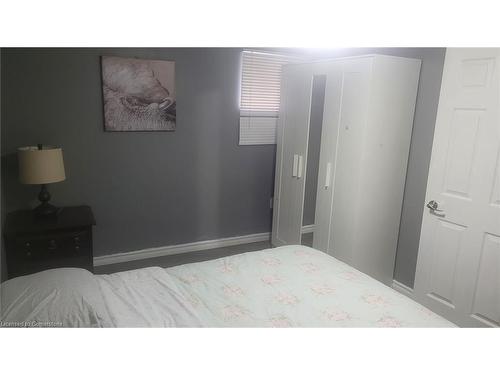 60 Chelsea Street, St. Catharines, ON - Indoor Photo Showing Bedroom