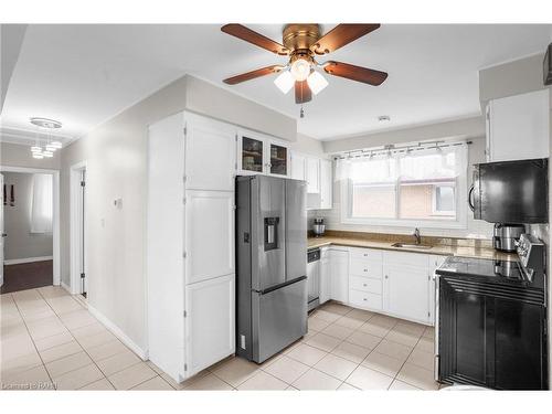 149 Greenford Drive, Hamilton, ON - Indoor Photo Showing Kitchen