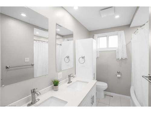 149 Greenford Drive, Hamilton, ON - Indoor Photo Showing Bathroom