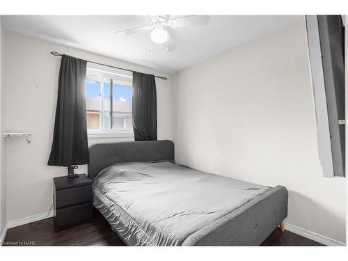 149 Greenford Drive, Hamilton, ON - Indoor Photo Showing Bedroom