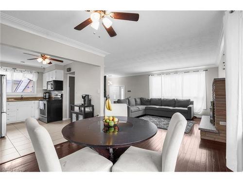 149 Greenford Drive, Hamilton, ON - Indoor Photo Showing Dining Room