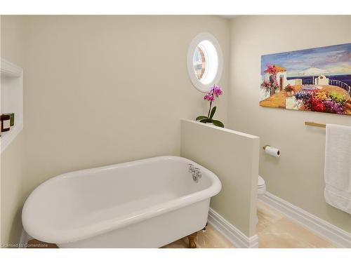 515 Ridge Road E, Grimsby, ON - Indoor Photo Showing Bathroom