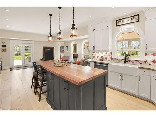 515 Ridge Road E, Grimsby, ON - Indoor Photo Showing Kitchen With Upgraded Kitchen