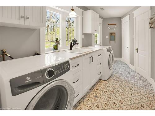 515 Ridge Road E, Grimsby, ON - Indoor Photo Showing Laundry Room