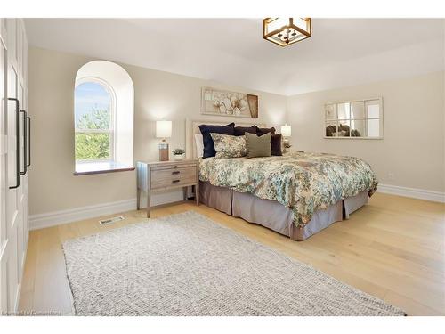 515 Ridge Road E, Grimsby, ON - Indoor Photo Showing Bedroom