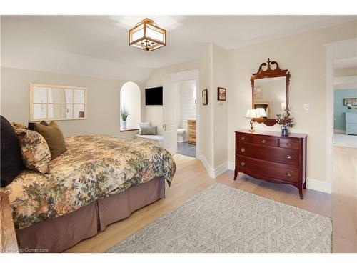 515 Ridge Road E, Grimsby, ON - Indoor Photo Showing Bedroom