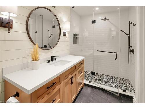 515 Ridge Road E, Grimsby, ON - Indoor Photo Showing Bathroom