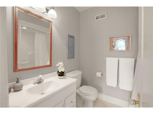 515 Ridge Road E, Grimsby, ON - Indoor Photo Showing Bathroom