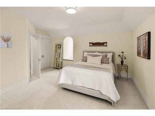 515 Ridge Road E, Grimsby, ON - Indoor Photo Showing Bedroom