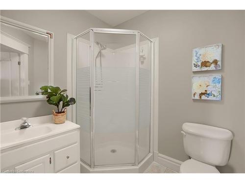 515 Ridge Road E, Grimsby, ON - Indoor Photo Showing Bathroom