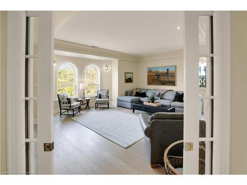 515 Ridge Road E, Grimsby, ON - Indoor Photo Showing Living Room