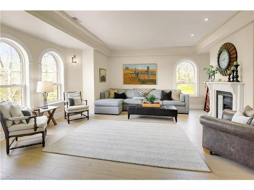 515 Ridge Road E, Grimsby, ON - Indoor Photo Showing Living Room With Fireplace