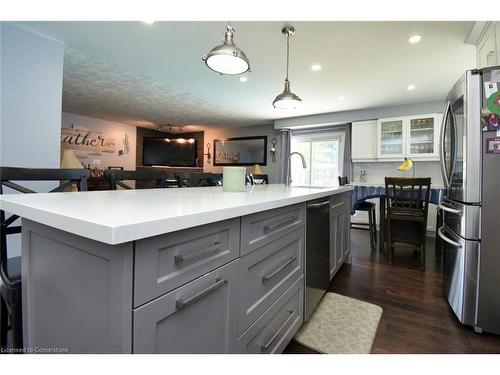 100 Stone Church Road E, Hamilton, ON - Indoor Photo Showing Kitchen With Upgraded Kitchen