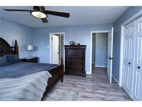 100 Stone Church Road E, Hamilton, ON - Indoor Photo Showing Bedroom