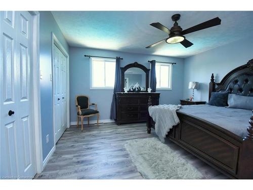 100 Stone Church Road E, Hamilton, ON - Indoor Photo Showing Bedroom