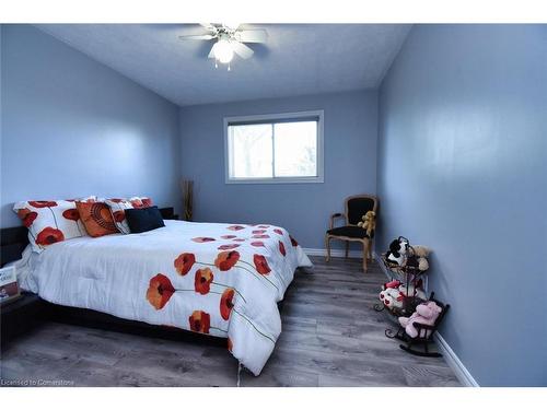 100 Stone Church Road E, Hamilton, ON - Indoor Photo Showing Bedroom