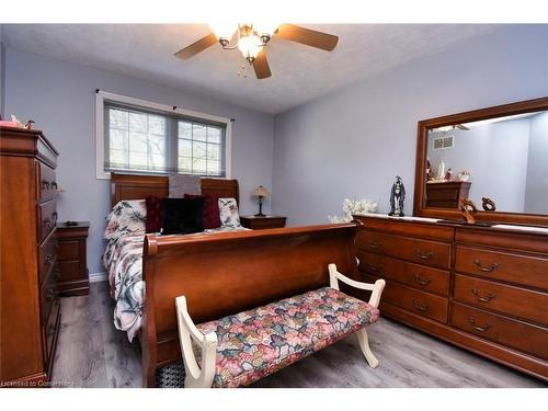 100 Stone Church Road E, Hamilton, ON - Indoor Photo Showing Bedroom