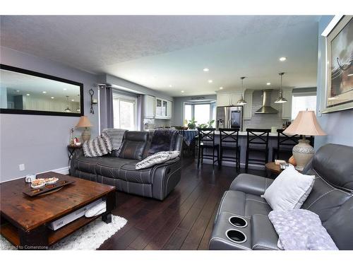 100 Stone Church Road E, Hamilton, ON - Indoor Photo Showing Living Room