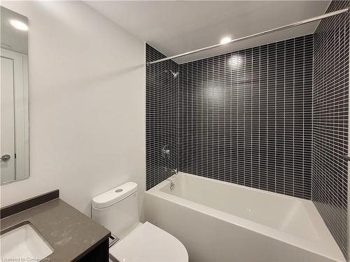 525-1 Jarvis Street, Hamilton, ON - Indoor Photo Showing Bathroom