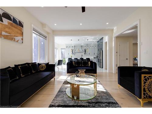 117 Highland Road W, Hamilton, ON - Indoor Photo Showing Living Room