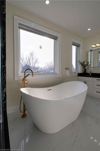 117 Highland Road W, Hamilton, ON - Indoor Photo Showing Bathroom