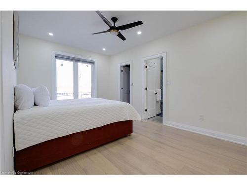 117 Highland Road W, Hamilton, ON - Indoor Photo Showing Bedroom