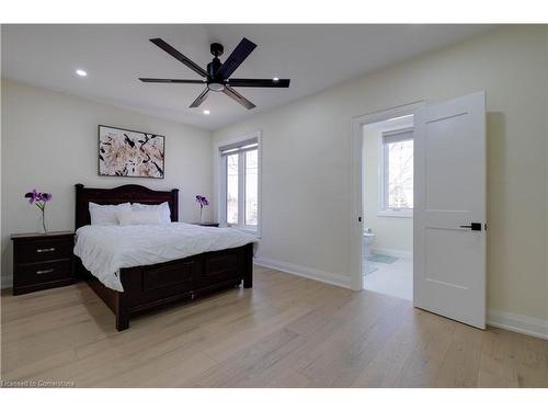 117 Highland Road W, Hamilton, ON - Indoor Photo Showing Bedroom