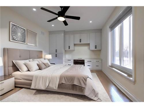 117 Highland Road W, Hamilton, ON - Indoor Photo Showing Bedroom