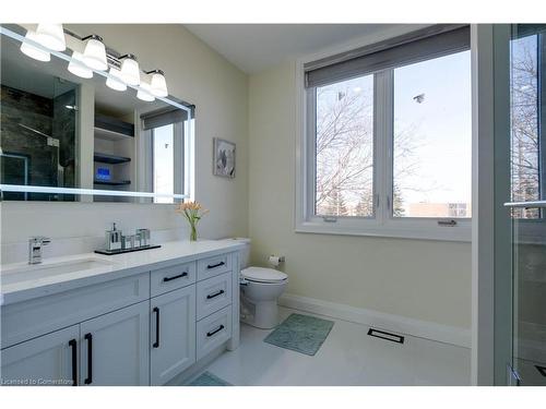 117 Highland Road W, Hamilton, ON - Indoor Photo Showing Bathroom