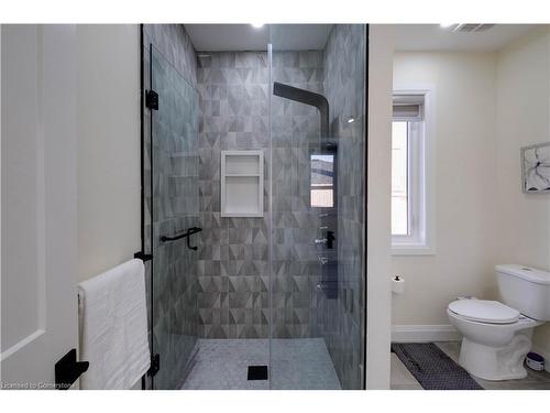 117 Highland Road W, Hamilton, ON - Indoor Photo Showing Bathroom