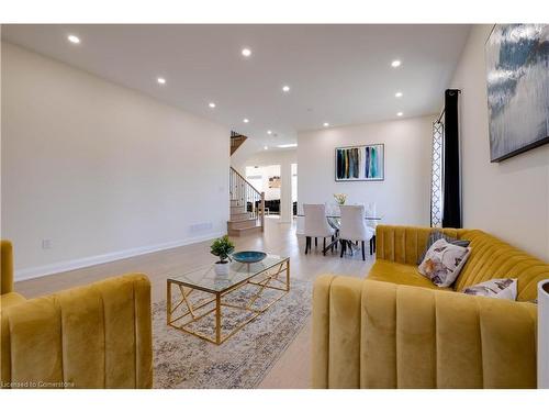 117 Highland Road W, Hamilton, ON - Indoor Photo Showing Living Room