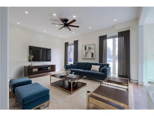 117 Highland Road W, Hamilton, ON - Indoor Photo Showing Living Room