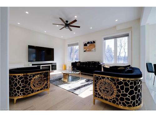 117 Highland Road W, Hamilton, ON - Indoor Photo Showing Living Room