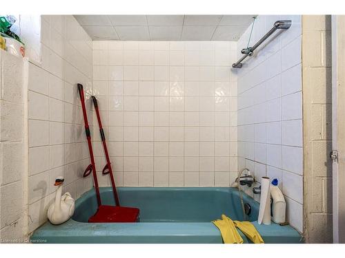 97 Augusta Street, Hamilton, ON - Indoor Photo Showing Bathroom