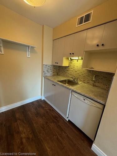 702-141 Catharine Street S, Hamilton, ON - Indoor Photo Showing Kitchen