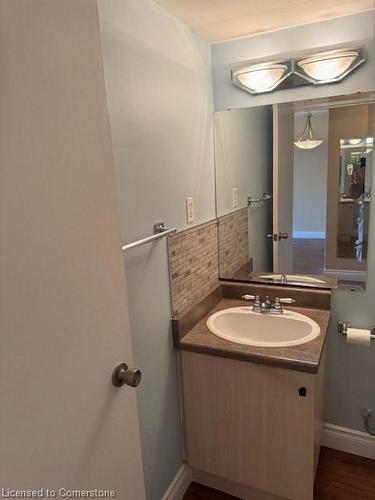 702-141 Catharine Street S, Hamilton, ON - Indoor Photo Showing Bathroom