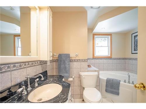 11 Glengarry Road, St. Catharines, ON - Indoor Photo Showing Bathroom