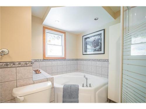 11 Glengarry Road, St. Catharines, ON - Indoor Photo Showing Bathroom