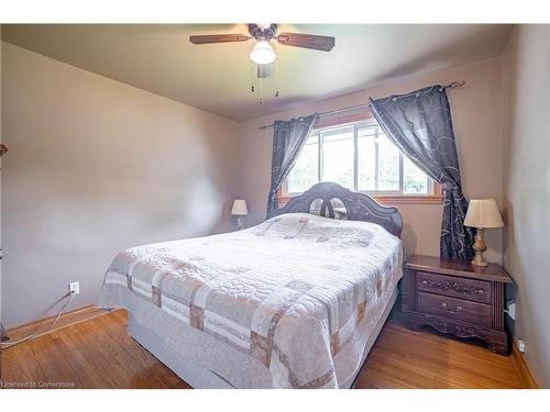 11 Glengarry Road, St. Catharines, ON - Indoor Photo Showing Bedroom