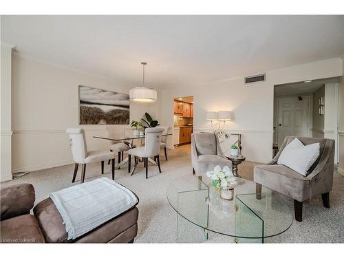 318-150 Wilson Street W, Ancaster, ON - Indoor Photo Showing Living Room