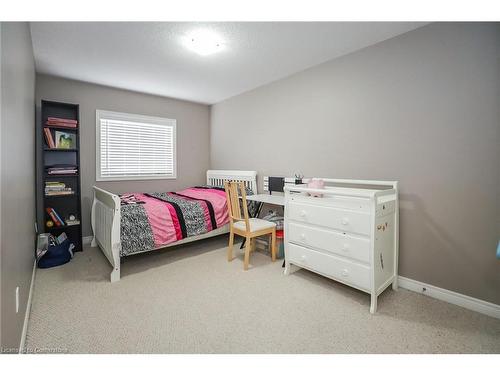 51 Redcedar Crescent, Stoney Creek, ON - Indoor Photo Showing Bedroom